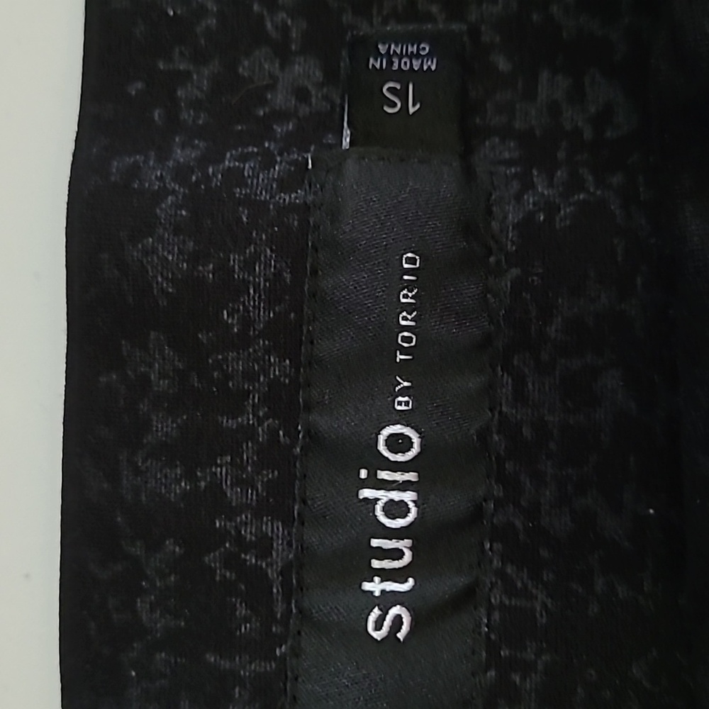 Studio By Torrid Black Designed Pullon Pocket Pix… - image 3